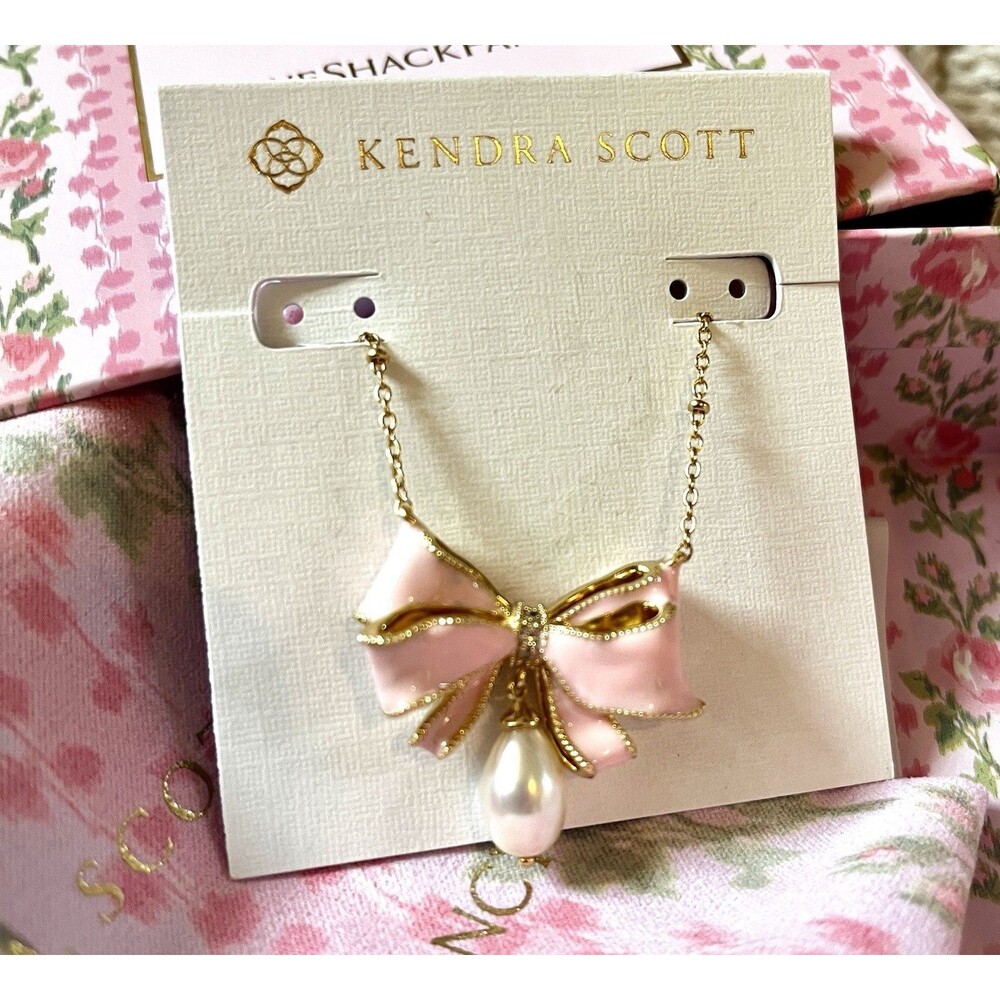 Kendra Scott x LoveShackFancy Pearl Drop Pink Bow Gold Charm Necklace NWT - Picture 2 of 2